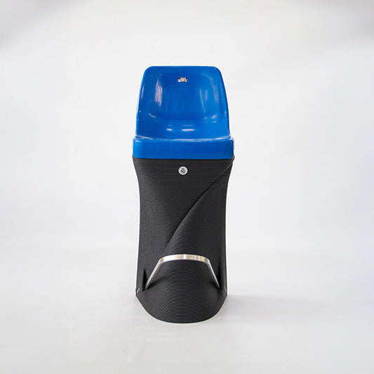 Originaler Sitz des Santiago-Bernabéu-Stadions mit 3D-gedrucktem Hocker. Schild von Real Madrid. Carbon Edition.